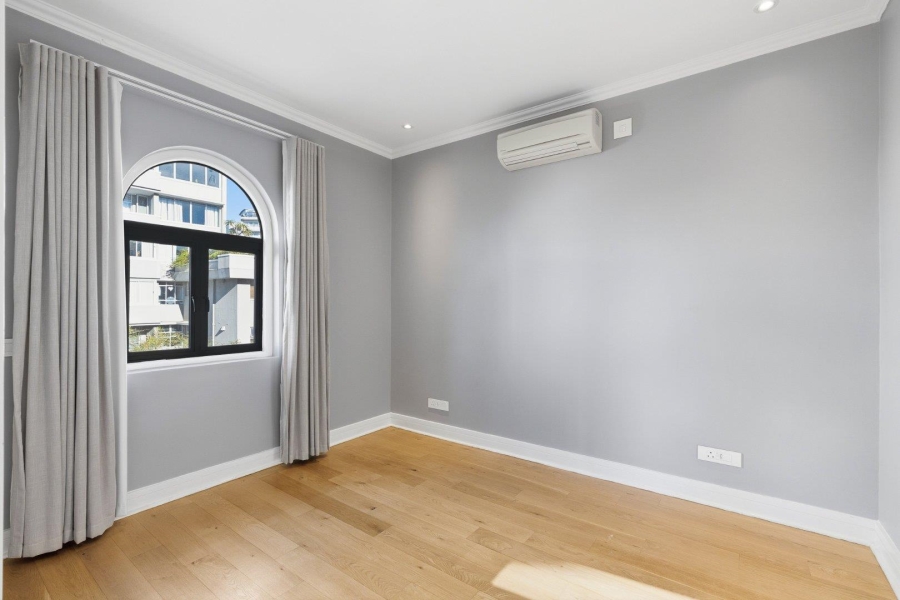 2 Bedroom Property for Sale in Green Point Western Cape